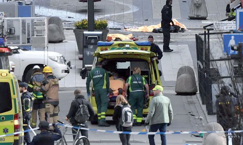 Au moins trois morts dans un attentat au camion à Stockholm 