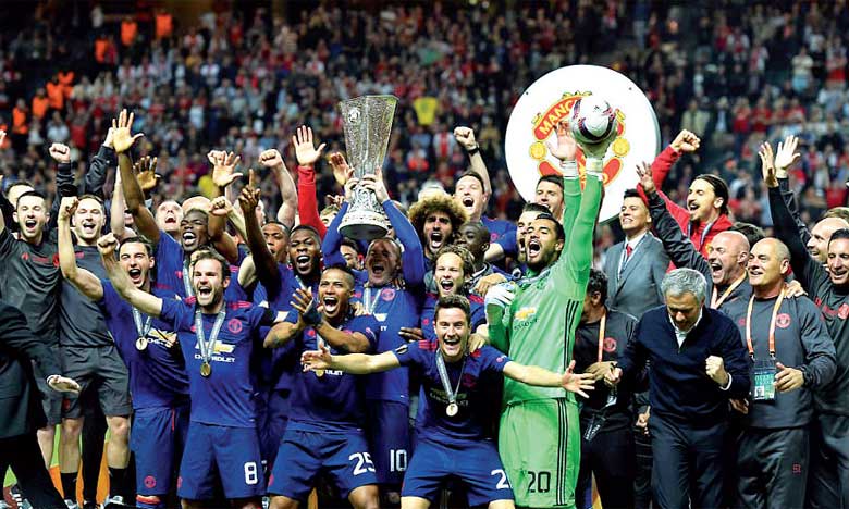 Manchester United remporte la Ligue Europa  et se qualifie à la Ligue des champions
