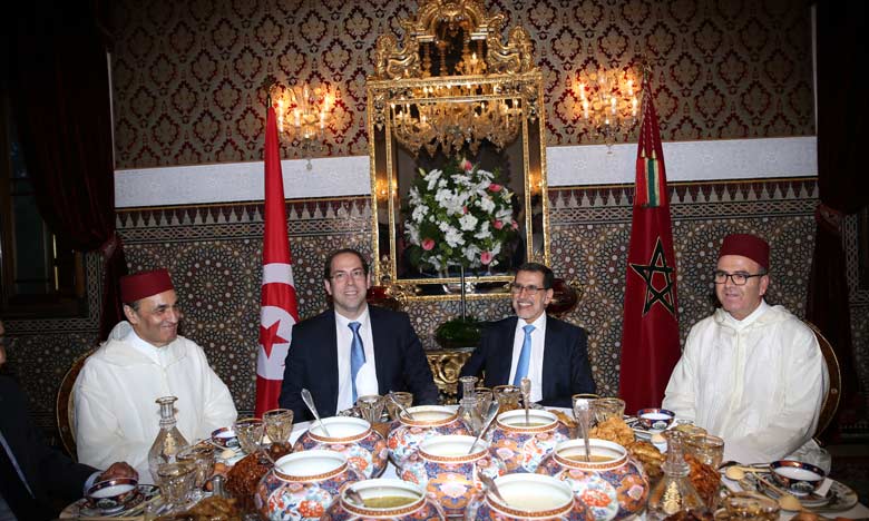 S.M. le Roi offre un iftar en l'honneur du Chef du gouvernement tunisien