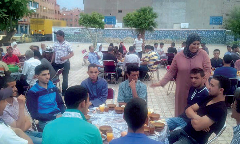 Ramadan : ambiances de piété,  de solidarité et de… «tramdine» 