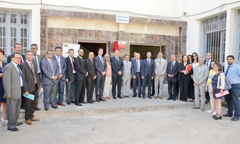 Mohamed Hassad préside  la cérémonie de clôture du projet de réaménagement d’Attijariwafa bank 