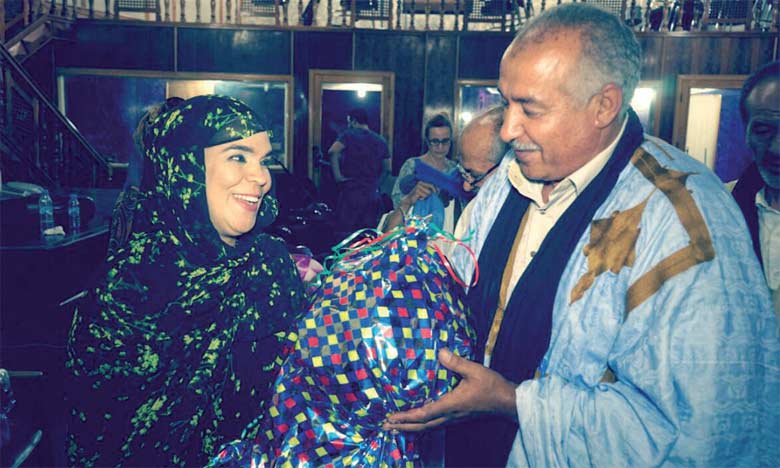 Rachida Talal, l’icône du Sahara  marocain, reçoit un vibrant hommage
