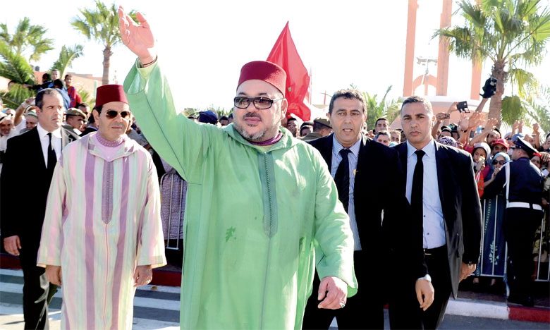 7 novembre 2015 : S.M. le Roi Mohammed VI a présidé, à Laâyoune, la cérémonie de lancement du nouveau modèle  de développement des provinces du Sud.  Ph. MAP