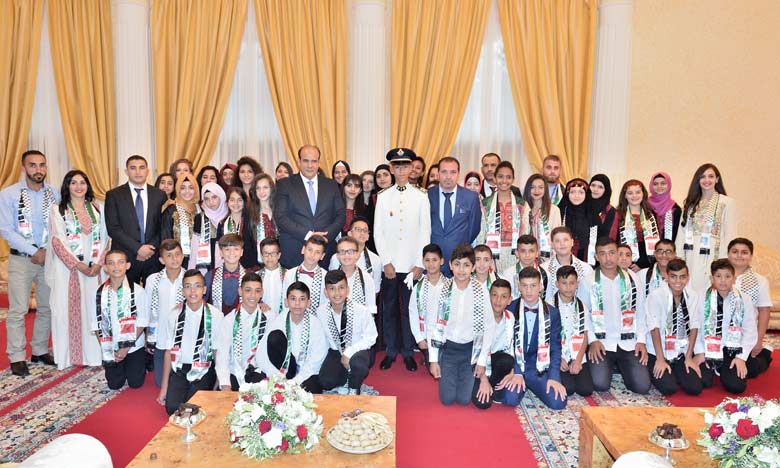 Son Altesse Royale le Prince Héritier Moulay El Hassan reçoit les enfants maqdessis participant à la 10e édition des colonies de vacances de l'Agence Bayt Mal Al-Qods