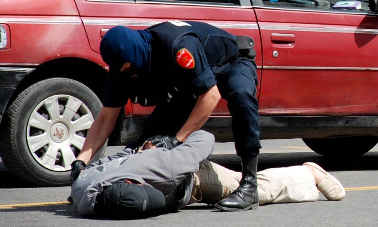 Fès : un policier fait usage de son arme pour arrêter un suspect