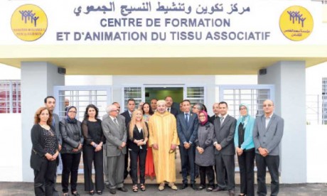 29 juin 2015 : S.M. le Roi Mohammed VI a inauguré, à Casablanca, un centre de formation et d'animation du tissu associatif.                                                                                                                               