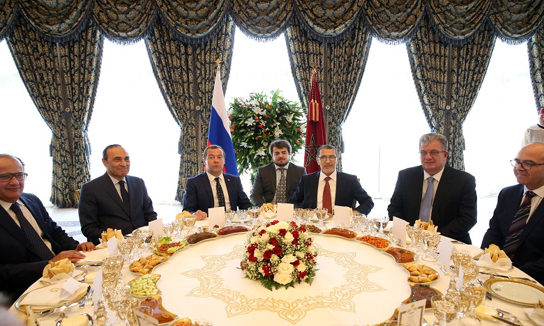 S.M. le Roi offre un déjeuner en l'honneur du Premier ministre russe, présidé par le Chef du gouvernement