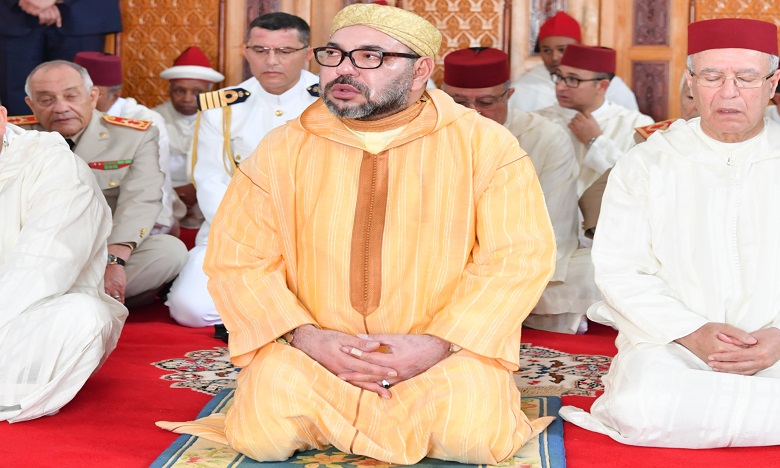 S.M. le Roi, Amir Al Mouminine, accomplit la prière du Vendredi à la mosquée Er-Rahma à Rabat