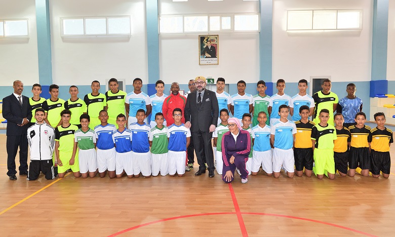 Sa Majesté le Roi inaugure le complexe socio-éducatif, sportif et médical «Ennahda» à l'arrondissement Youssoufia à Rabat