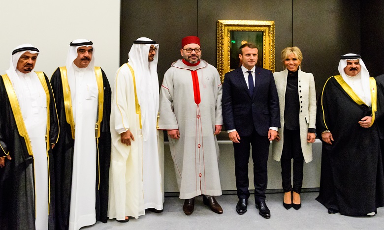 S.M. le Roi Mohammed VI prend part à la cérémonie d’ouverture du musée du «Louvre Abou Dhabi»