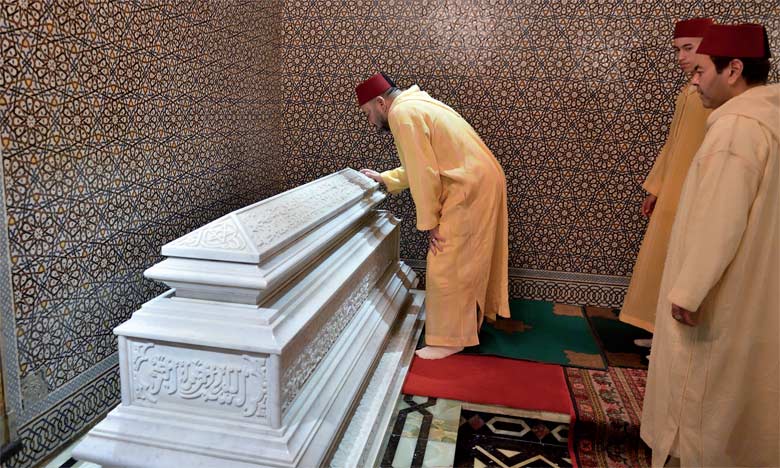 S.M. le Roi, Amir Al Mouminine, préside une veillée religieuse en commémoration du 19e anniversaire de la disparition de feu S.M. Hassan II