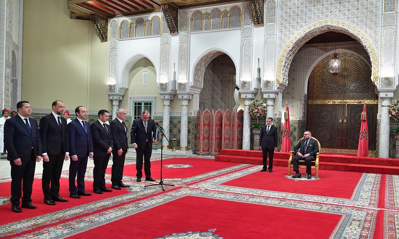 Sa Majesté le Roi reçoit les cinq nouveaux ministres que le Souverain nomme membres du gouvernement