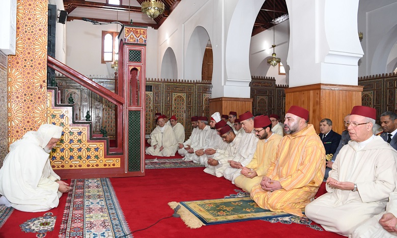 Sa Majesté le Roi Mohammed VI, Amir  Al Mouminine, accomplit la prière du vendredi  à la mosquée Ould Al Hamra à Casablanca