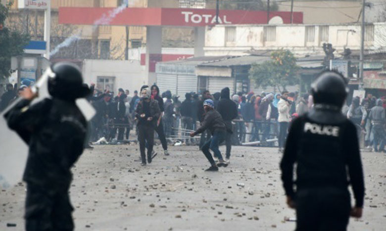 Nouveaux affrontements entre protestataires et forces  de l'ordre au 7e anniversaire de la révolution
