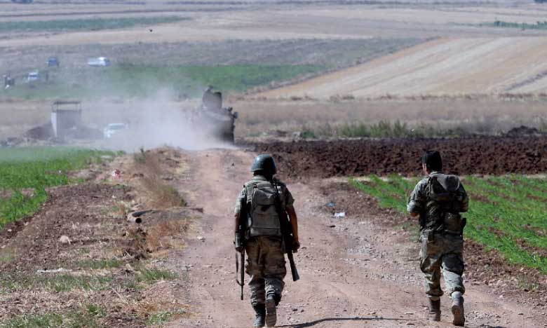 Des soldats turcs mènent une offensive terrestre contre une milice kurde dans la région d'Afrine
