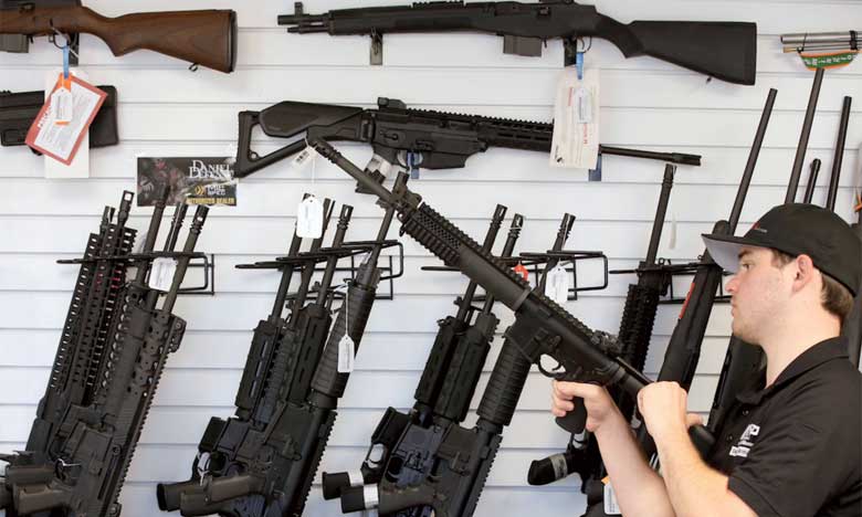 Deux grandes enseignes restreignent  la vente d'armes