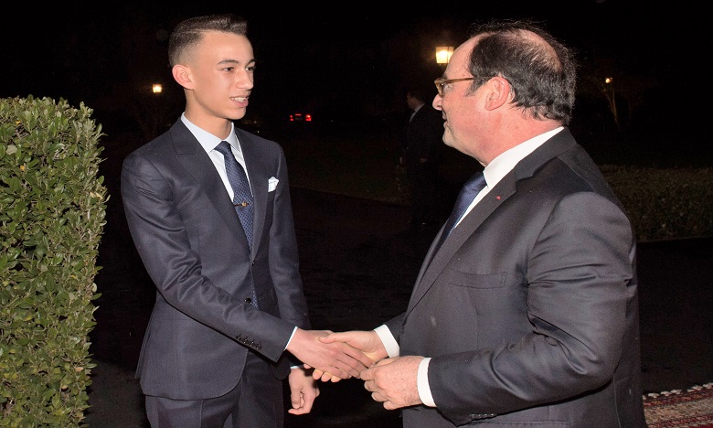 S.M. le Roi offre un dîner en l'honneur de l'ancien Président français François Hollande présidé par S.A.R. le Prince Héritier Moulay El Hassan