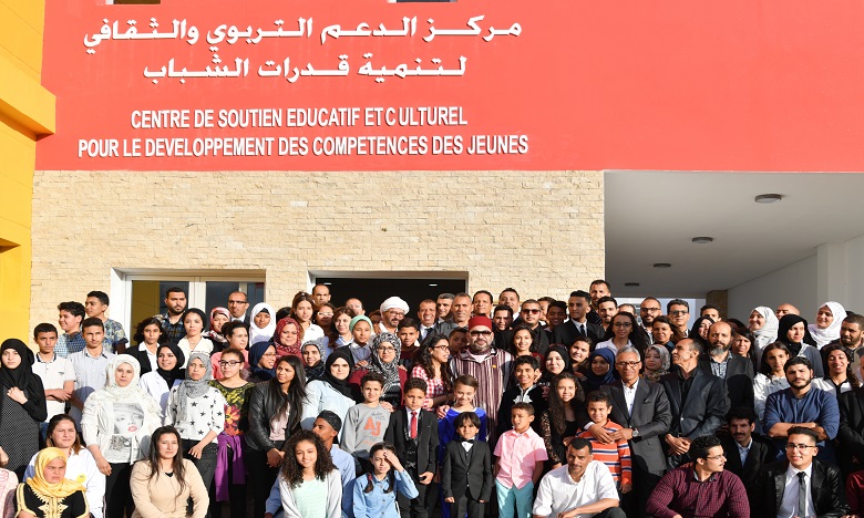 S.M. le Roi Mohammed VI inaugure un Centre de soutien éducatif et culturel pour le développement des compétences des jeunes à Ben M'Sik à Casablanca