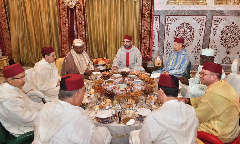 S.M. le Roi offre un Iftar en l'honneur du Président gabonais et du Président de la Commission de l’Union Africaine