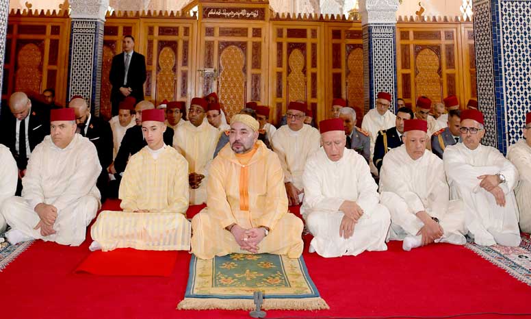 S.M. le Roi, Amir Al Mouminine, accomplit la prière du Vendredi à la mosquée Hassan à Rabat