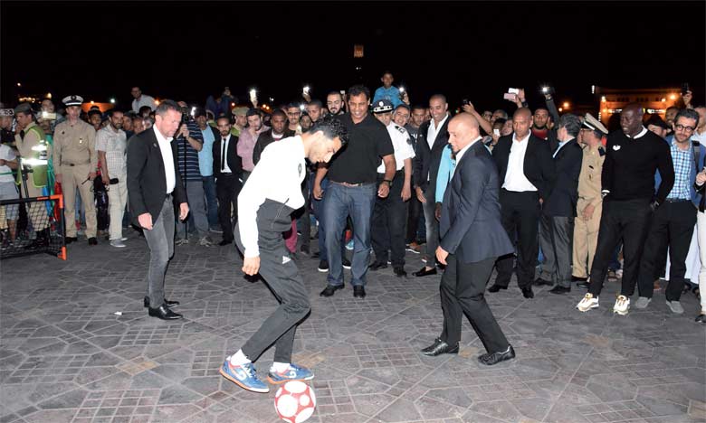 Matthäeus et Roberto Carlos s’improvisent maîtres  jongleurs pour Maroc 2026