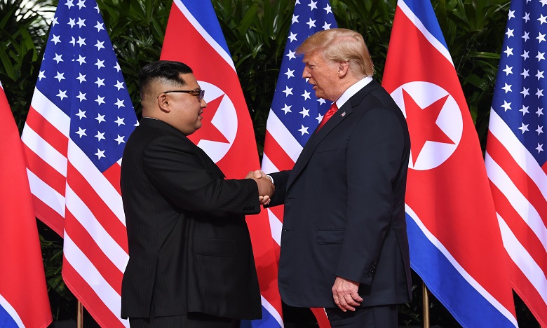 Poignée de main historique entre Donald Trump et Kim Jong Un