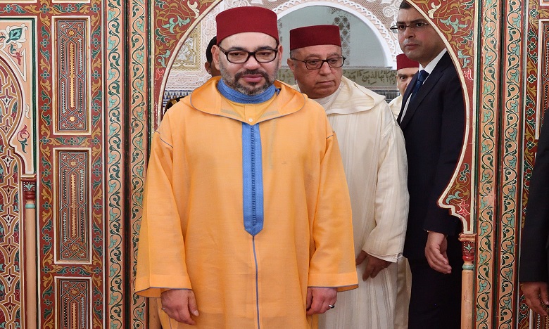 S.M. le Roi, Amir Al-Mouminine, accomplit la prière de l'Aïd Al-Fitr à la Mosquée Ahl Fès à Rabat et reçoit les vœux en cette heureuse occasion