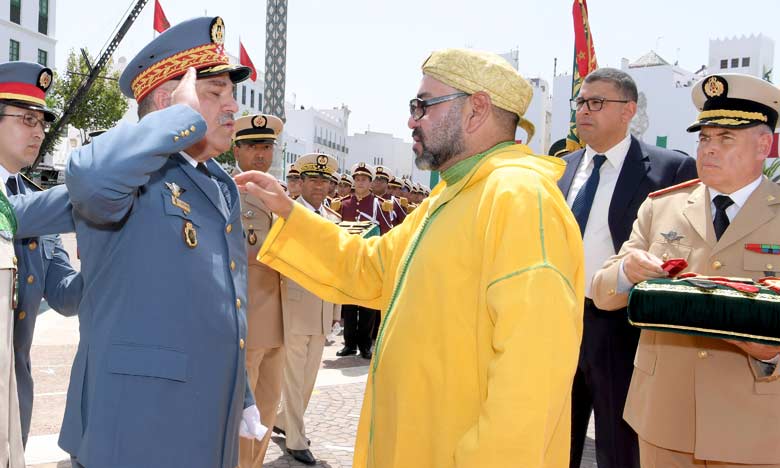 S.M. le Roi préside à Tétouan la cérémonie de prestation de serment des officiers lauréats des grandes écoles militaires et paramilitaires