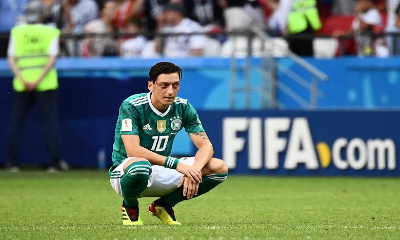 Mesut Özil quitte la sélection d'Allemagne, la Fédération réagit