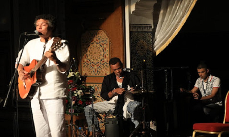 La star capverdienne Màrio Lucio fascine le public du Moussem d'Assilah