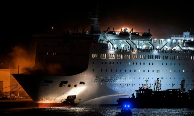 Incendie dans un ferry en Grèce, les passagers évacués 