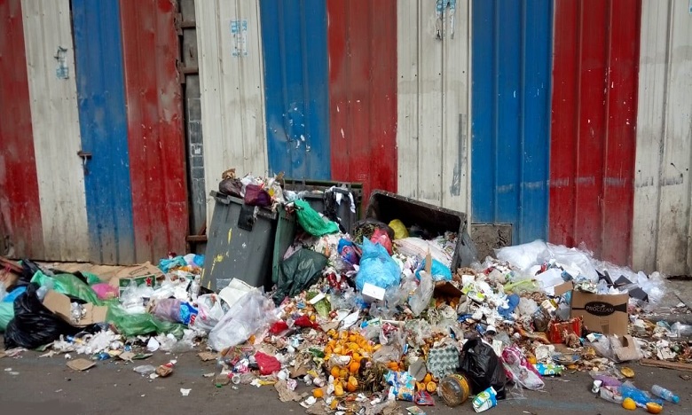 Grève des éboueurs : Casablanca envahie par les déchets 