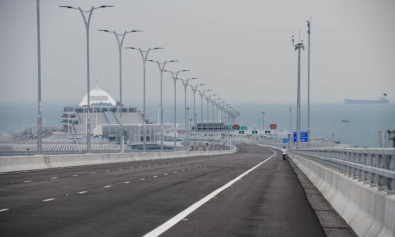 Ouverture d'un pont reliant Hong Kong à la Chine continentale