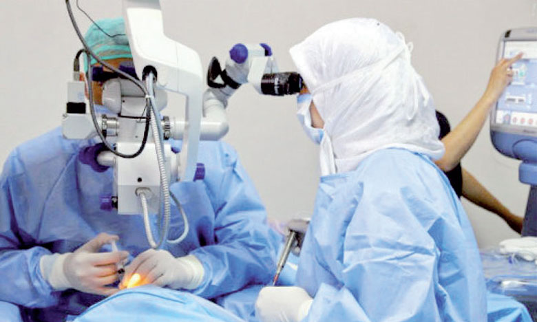 Une campagne médicale de la chirurgie de la cataracte 