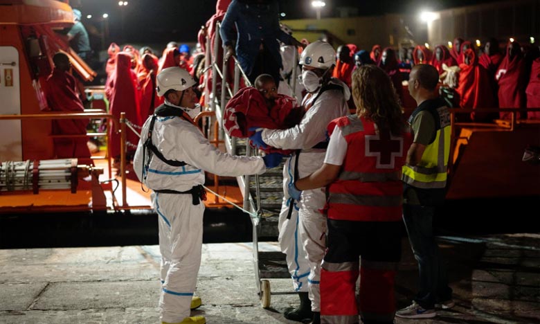 Les gardes-côtes espagnols sauvent 1.200 migrants en deux jours   