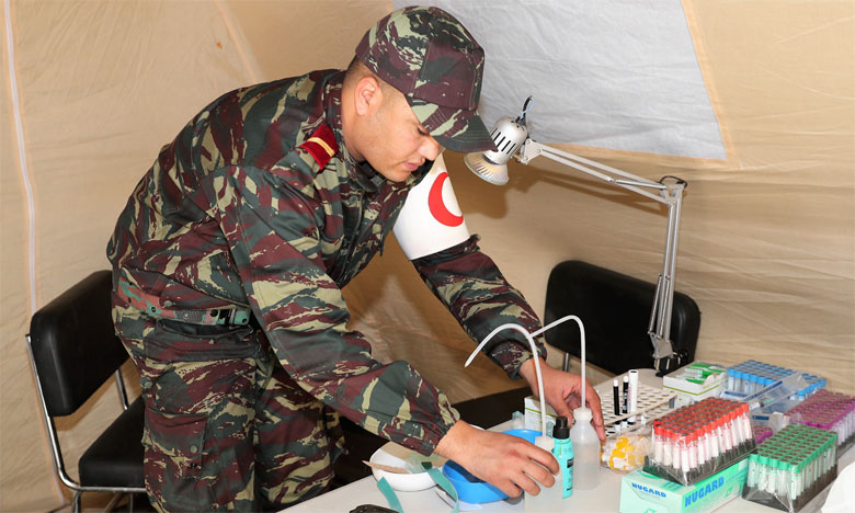 Face à la rigueur de l'hiver, un hôpital militaire de campagne à Ouaouizeght