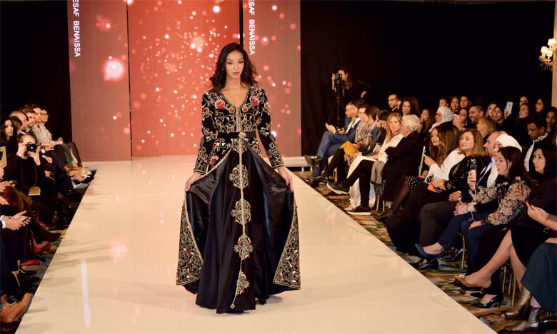 Le Caftan marocain brille de mille feux à Paris, la capitale de la mode