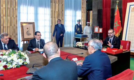Sa Majesté le Roi Mohammed VI a présidé, le 29 novembre 2018 à Rabat, une séance de travail consacrée au suivi de la question de la qualification et de la modernisation du secteur de la formation professionnelle. Ph. MAP