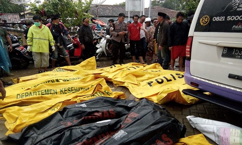 Tsunami en Indonésie : le bilan grimpe à 373 morts 