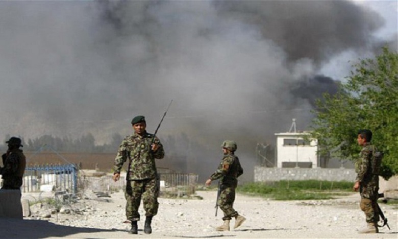 Attentat-suicide près de Kaboul: 12 morts dont 8 civils 