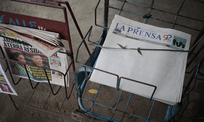 Un journal publie une Une blanche pour protester contre l'embargo sur le papier et l'encre