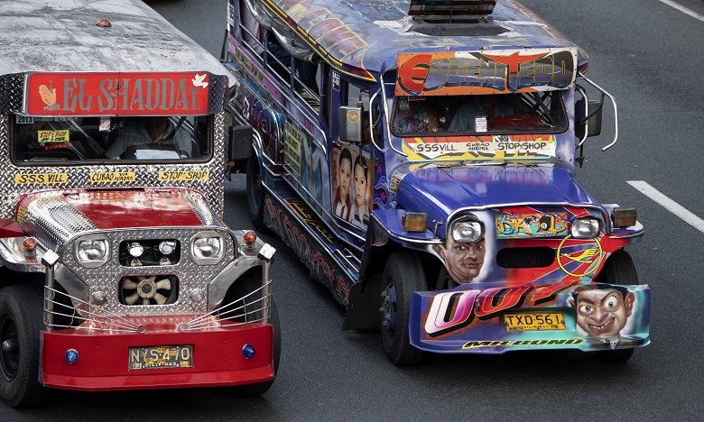 Philippines: Les "jeepneys" voués à la casse