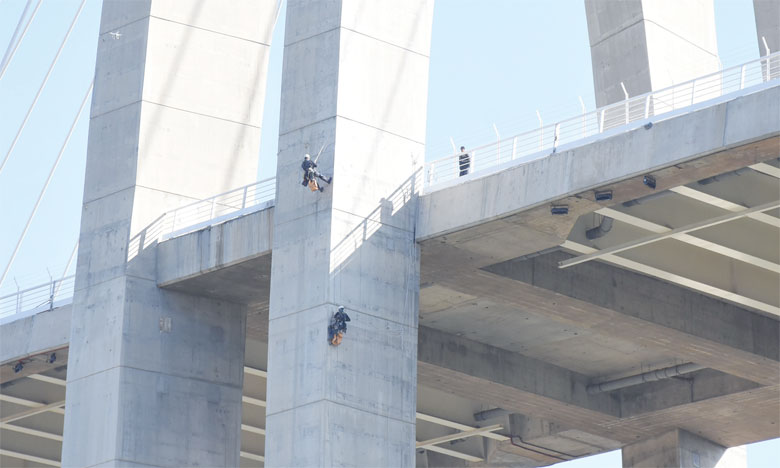 Des Ninjas marocains sur le pont Mohammed VI