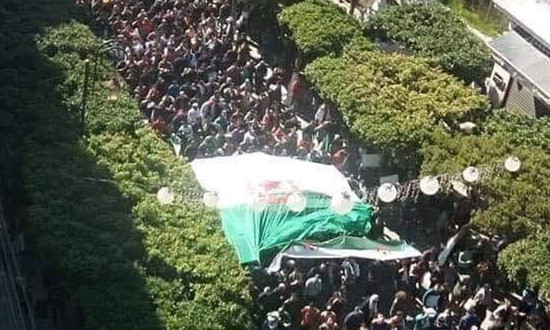 Des centaines de milliers  de manifestants contre  le cinquième mandat de Bouteflika