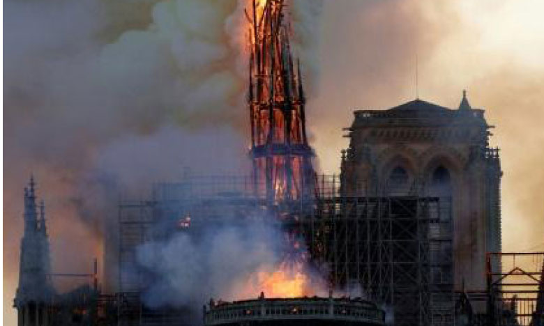 La cathédrale Notre-Dame  de Paris ravagée par un incendie