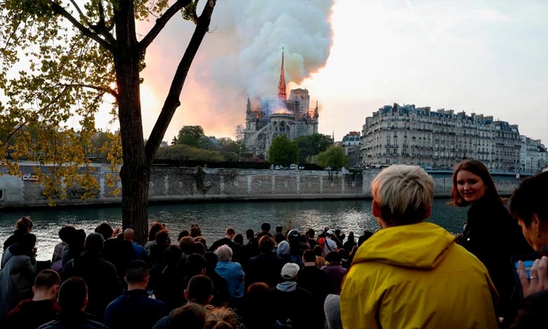 YouTube relie par erreur Notre-Dame en flammes au 11-Septembre