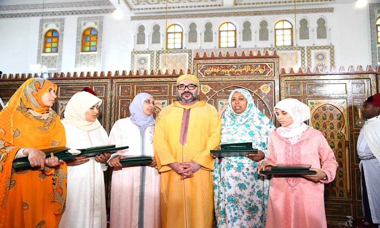 S.M. le Roi, Amir Al-Mouminine, remet le Prix Mohammed VI aux majors du programme national de lutte contre l’analphabétisme dans les mosquées au titre de l’année 2017-2018