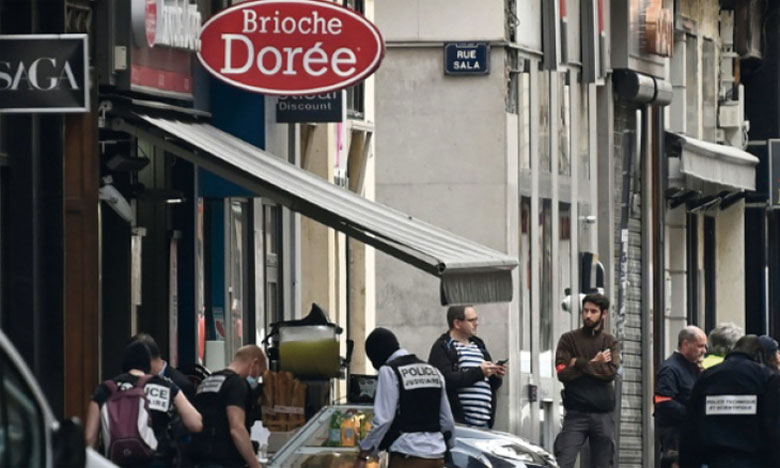 Colis piégé à Lyon : un suspect «peu loquace», «très renfermé»