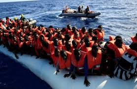 Les migrants secourus par des navires italiens débarquent en Italie