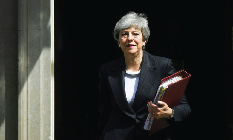 Theresa May tente de sauver son plan critiqué tous azimuts
